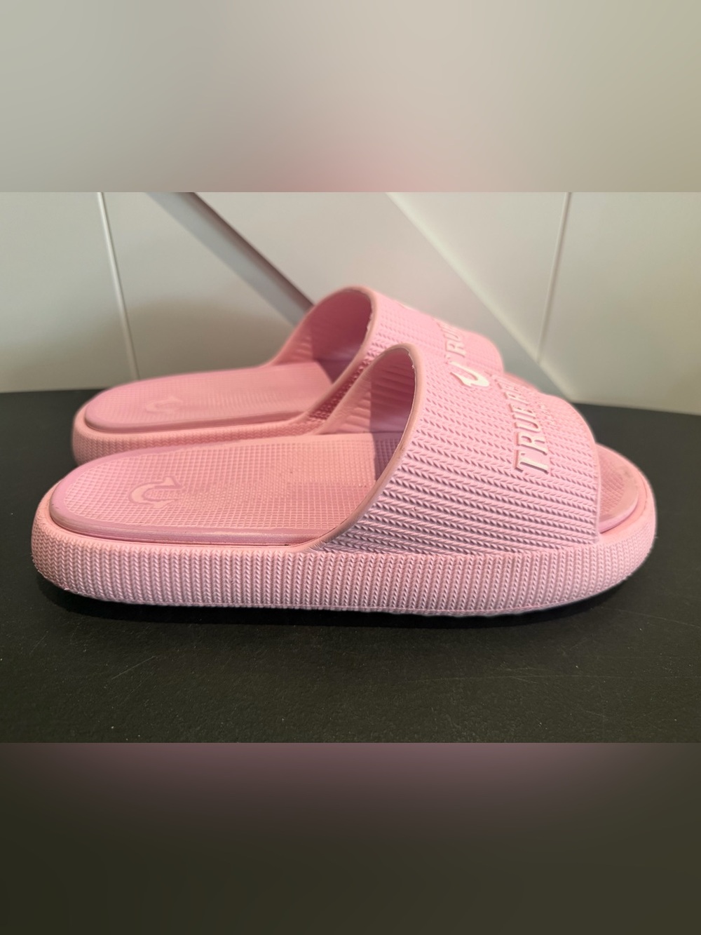 True Religion Bubblegum Pink Logo Slide Sandals - Picture 5 of 8